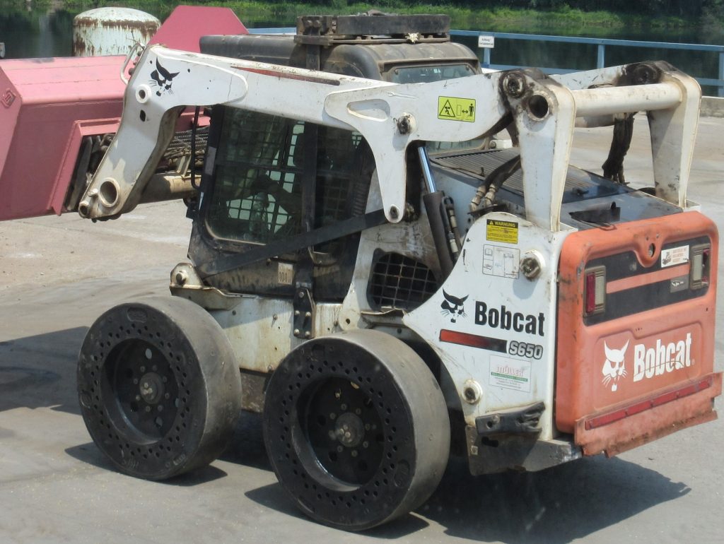 Smooth, Cushioned Solid Tyre for Skid Steer Loader; Solid Tyre for Bobcat